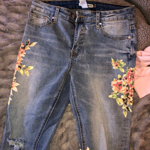 Sirens Floral Jeans - Picture 4 of 7
